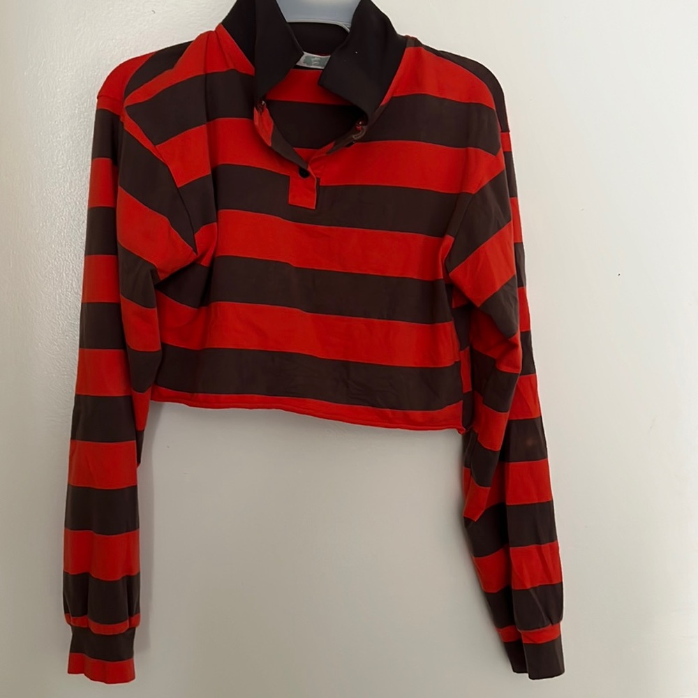 Unknown brand long sleeve grey and red crop top in Size M
